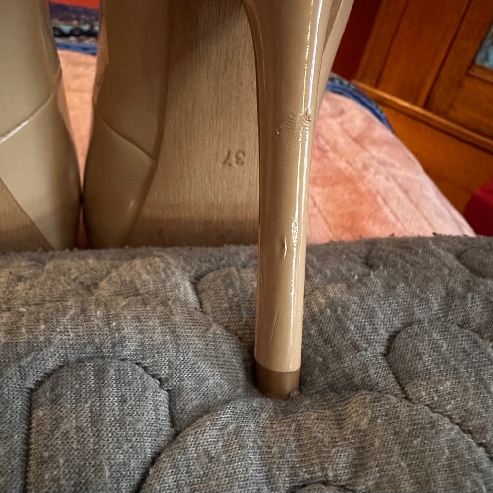 💋 Sleek Nude Patent Platform Pumps – Size 37 (US 6.5) 💋 - Picture 7 of 8